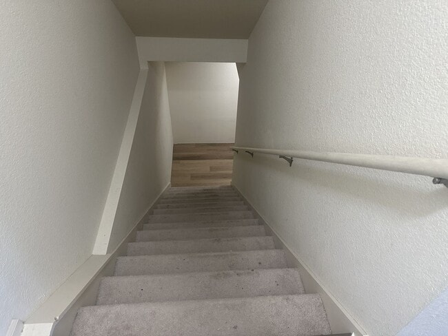 Building Photo - Spacious and Convenient – 3 Bedroom / 3 Ba...