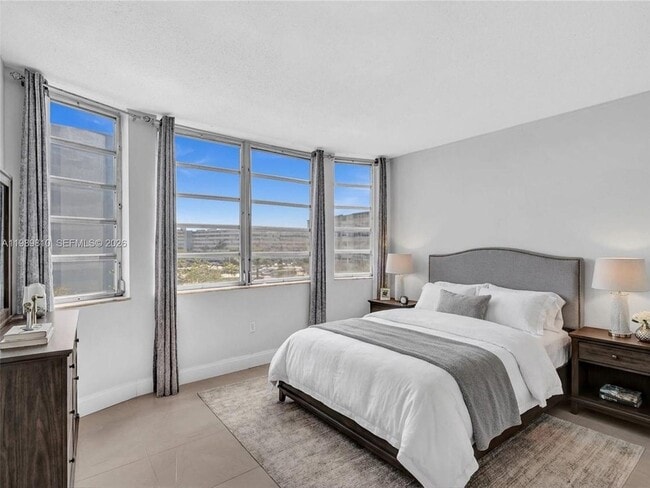 Building Photo - 1770 NE 191st St