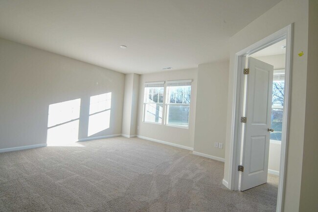 Building Photo - 3 Bedroom Duplex Home Available Now in Cherryville, NC