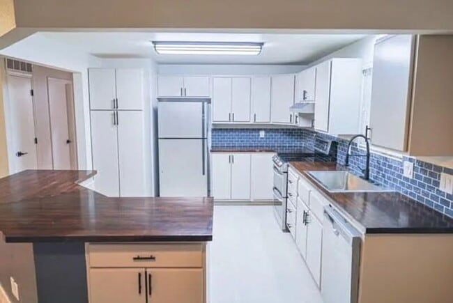 Building Photo - 3580 Dill Dr