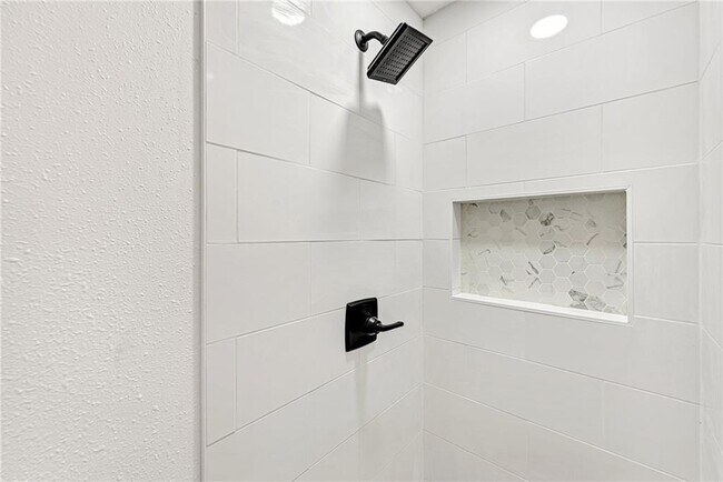 Building Photo - 6 Brompton Dr