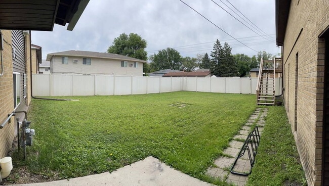 Building Photo - This adorable & newly remodeled 2 bed/1 ba...