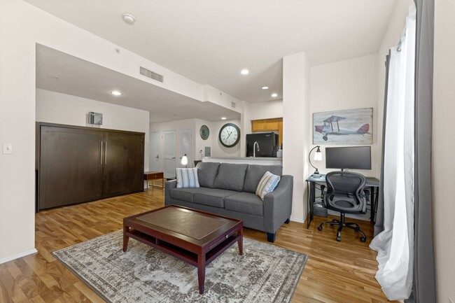 Building Photo - Downtown Island Hideaway -Mid Term Condo