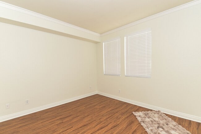 Building Photo - 640 Camino De La Reina