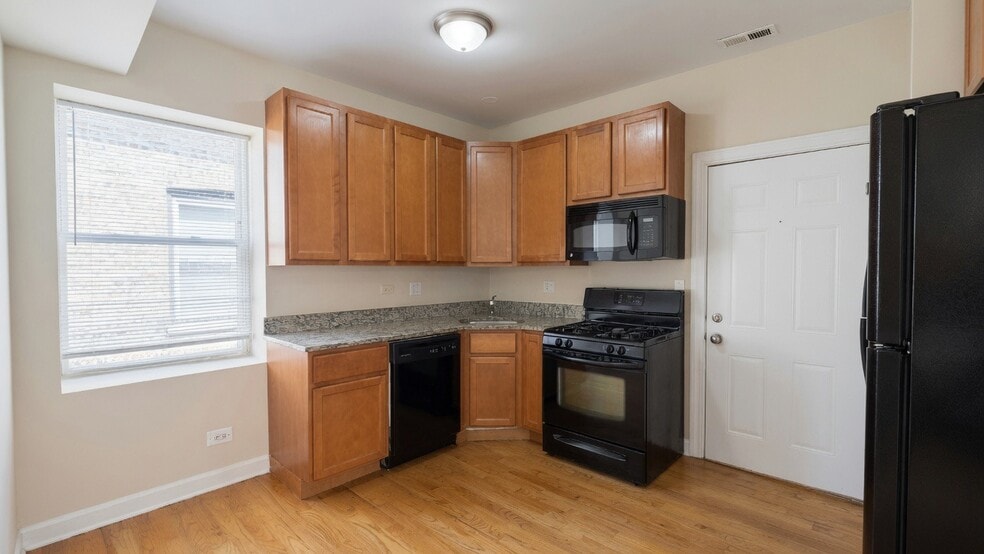 Building Photo - 4609 N Kimball Ave