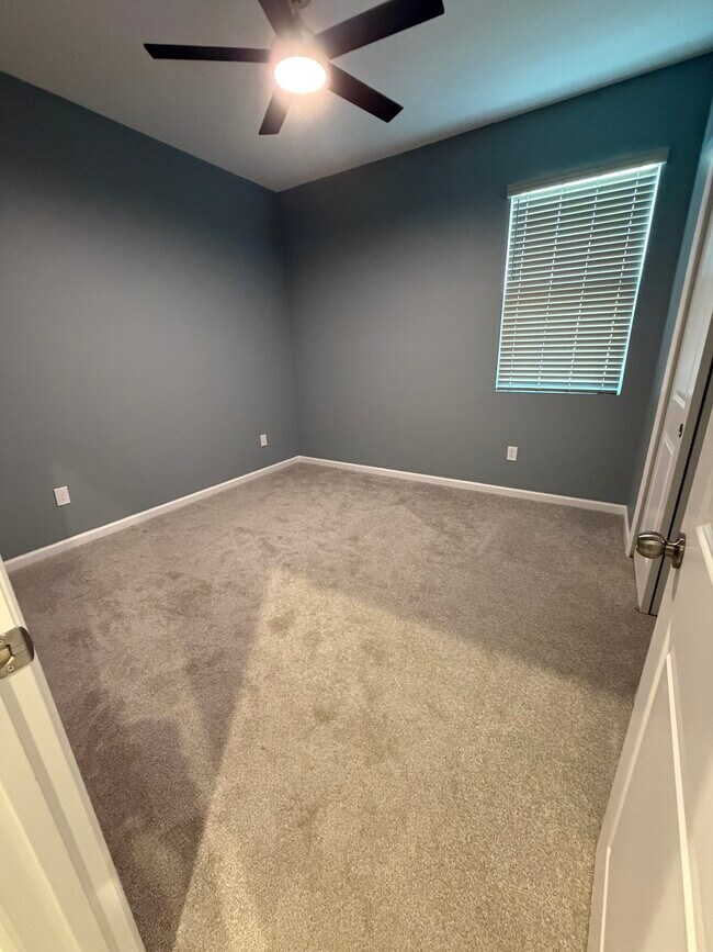 Building Photo - 882 Asterfield Ln