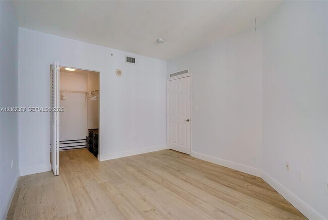 Building Photo - 2425 SW 27th Ave