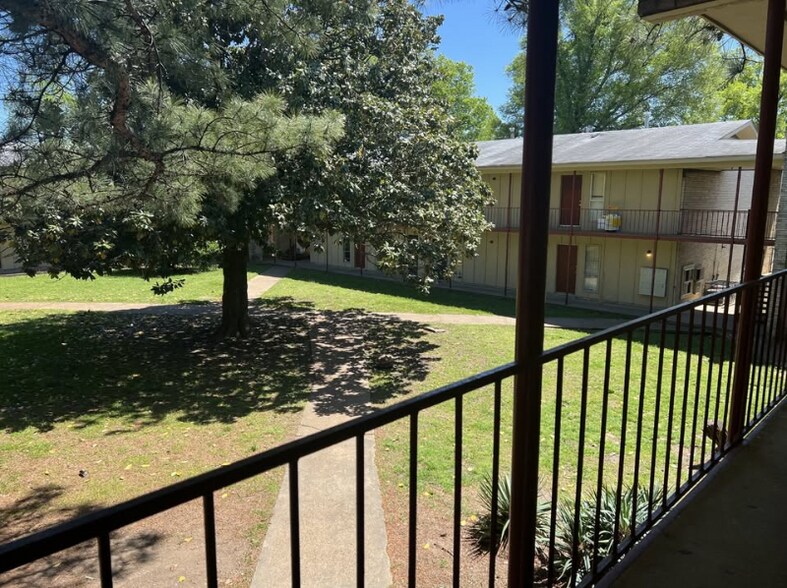 Building Photo - 888 Kerr Ave