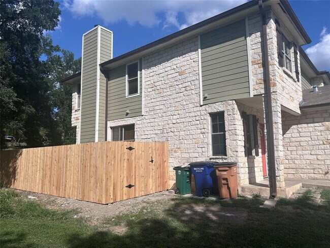 Building Photo - 5708 Spring Meadow Rd