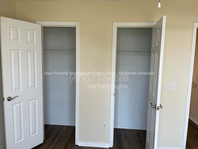 Building Photo - 511 Brookfield Dr