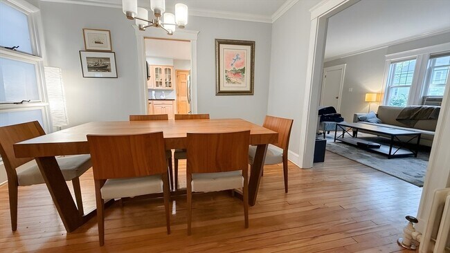 Building Photo - 27 Noble St