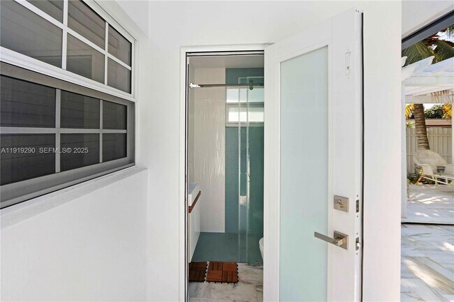 Building Photo - 15440 SW 102nd Pl