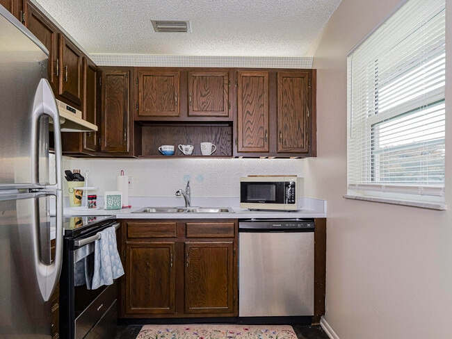 Building Photo - 74 Royal Oak Ct