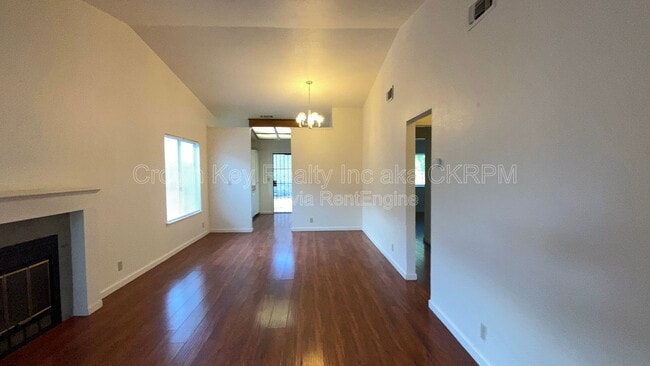 Building Photo - 435 Hawthorne Dr