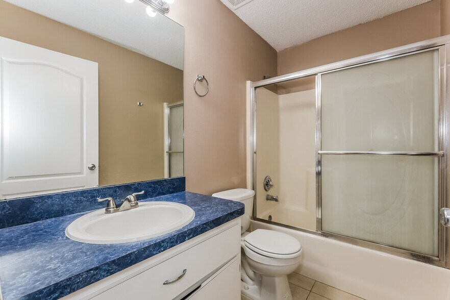 Building Photo - 23033 Clearwater Pl