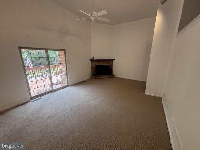 Building Photo - 120 Eaton Dr