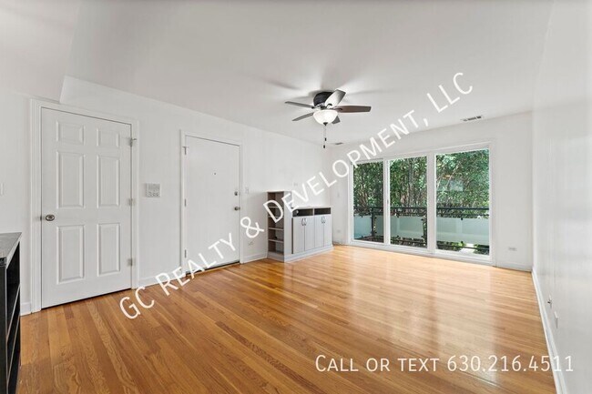 Building Photo - 6429 N Damen Ave