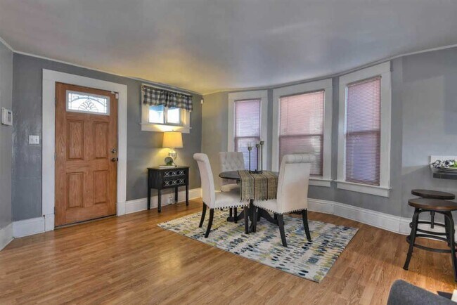 Building Photo - 1709 W Spofford Ave