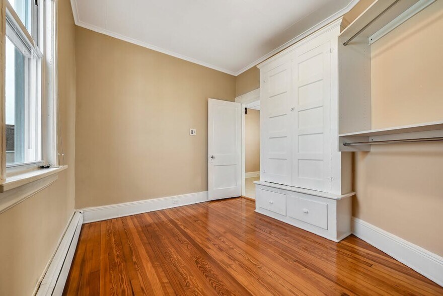 Building Photo - 74 Plauderville Ave