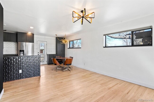 Building Photo - "Spacious 5-Bedroom Gem with 3 Full Baths in Arvada"