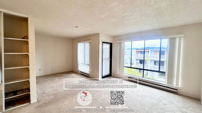 Building Photo - Beautiful studio on the top floor with ton...