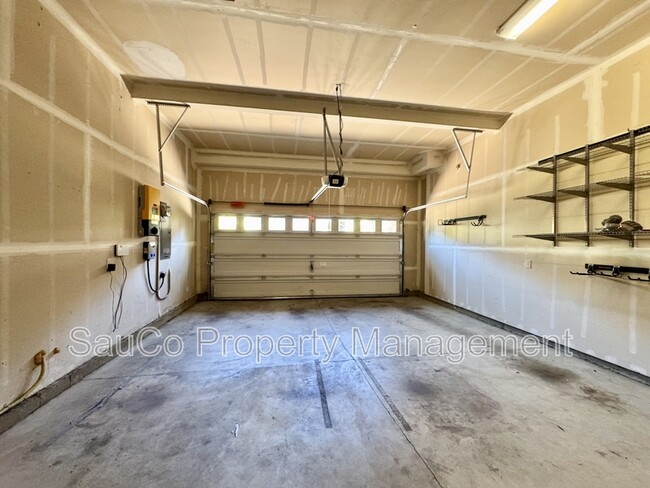 Building Photo - 7182 NE Rockridge Pl