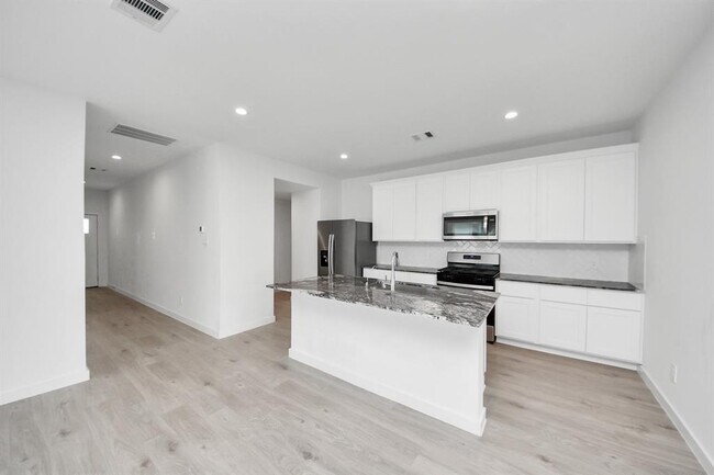 Building Photo - 8034 Tropea Dr