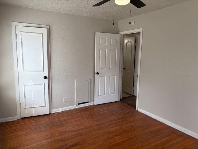 Building Photo - 5530 Lakefield Dr