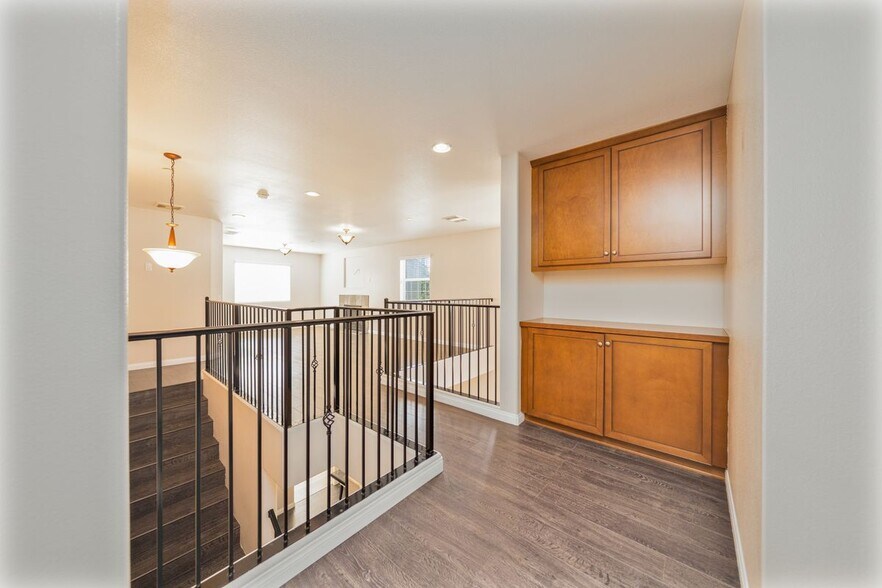 Building Photo - 3072 Parkway Cir