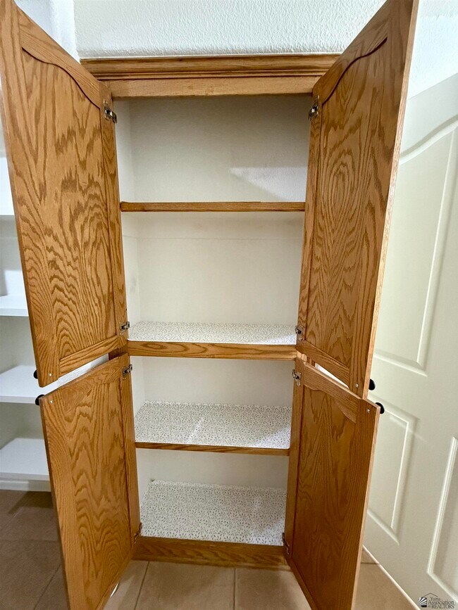 Building Photo - 3108 S Ragen Dr