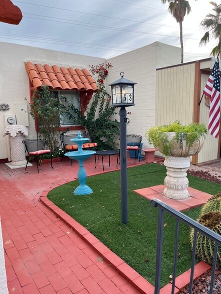 Building Photo - 53 W Calle del Lago