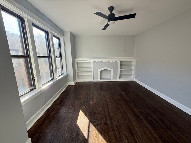 Building Photo - 1022 E Hyde Park Blvd
