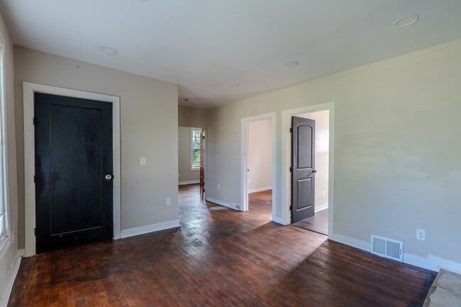 Building Photo - 908 W Hadley St