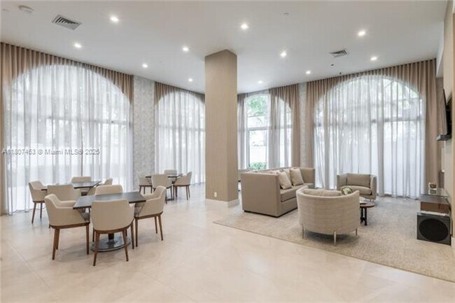 Building Photo - 3640 Yacht Club Dr