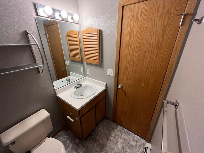 Building Photo - Charming Mapleton Ave. 1 Bed/1 Bath Condo - Available August 3rd!
