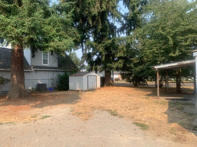 Building Photo - $2,350 - Corner Lot 3-Bedrooms, 2-Baths Home, Ready For Lease!