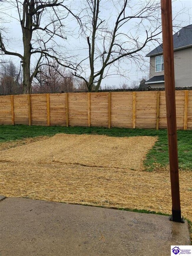 Building Photo - 1506 W Elm Rd