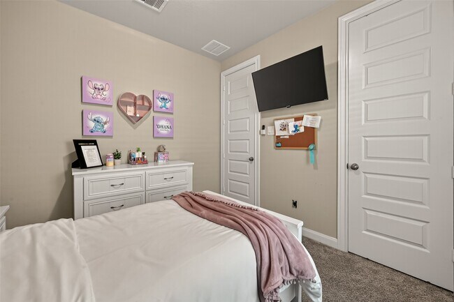 Building Photo - 20223 Sagebrush Hollow Dr