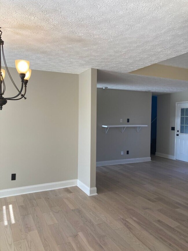 Building Photo - Lebanon Home in Summer Crest