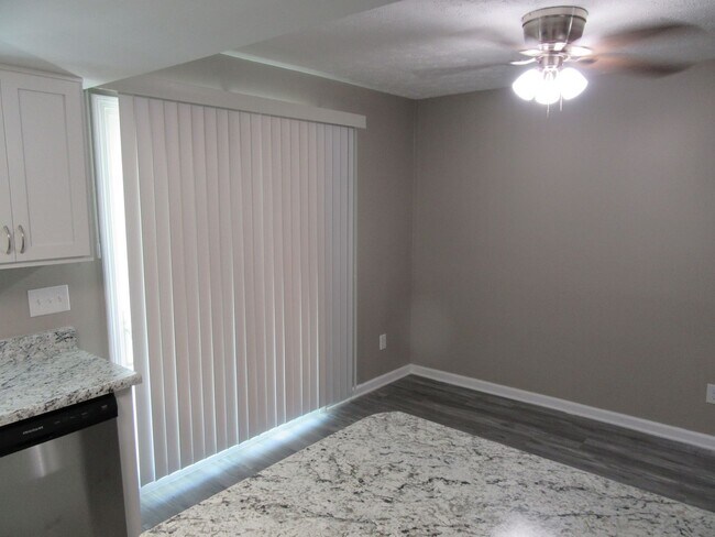 Building Photo - 2912 Sequoia Ave