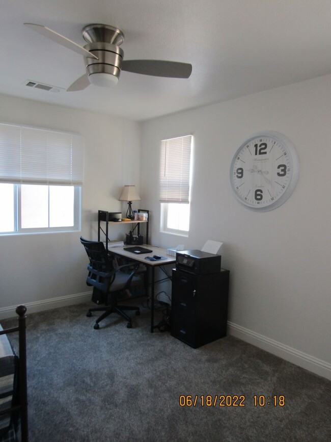 Building Photo - Beautiful Newer Two Story Home in The Gate...