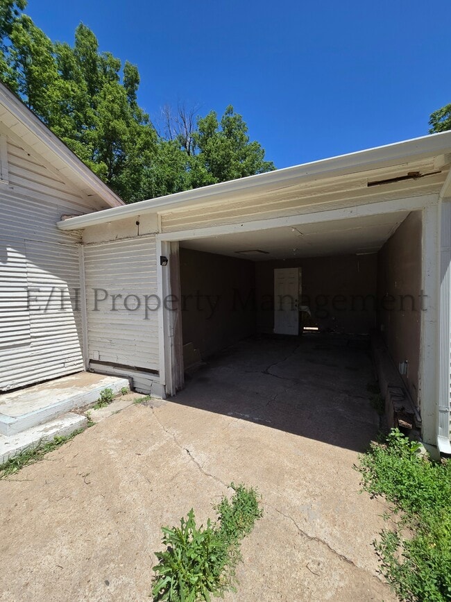 Building Photo - 1340 N Green St
