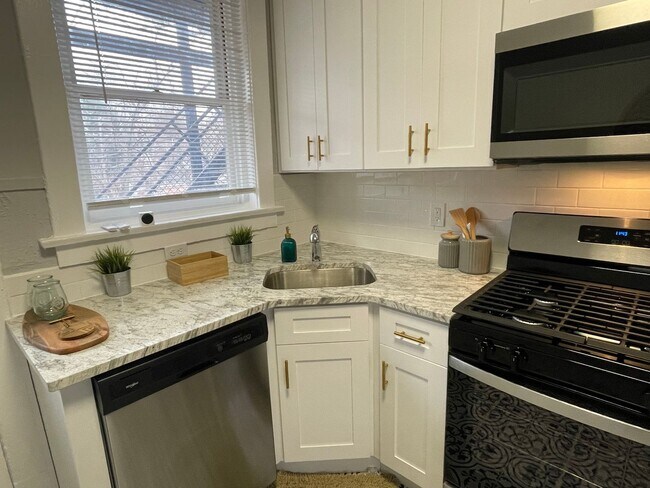 Building Photo - 2317 Klemm St