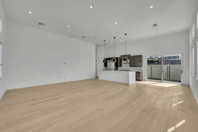 Building Photo - New Construction- walk to Park Avenue