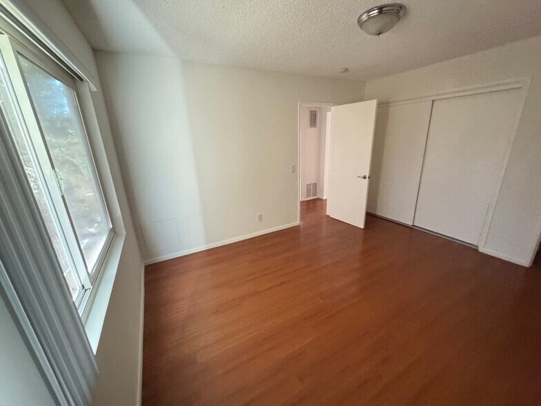 Building Photo - 447 W Elk Ave