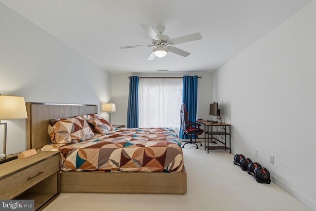 Building Photo - 11430 Strand Dr