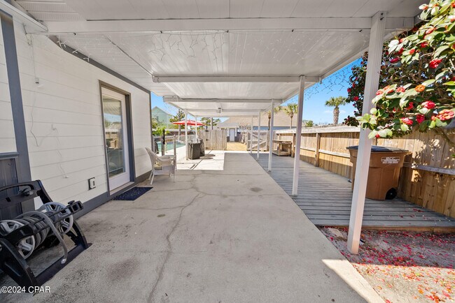 Building Photo - 412 Lantana St