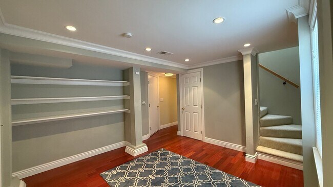 Building Photo - Updated 4BR/2BA Single Family Home in Cove...