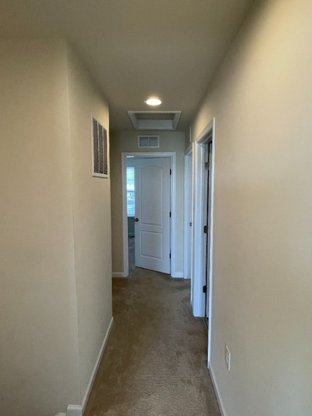 Building Photo - 104 Bertelli Ct