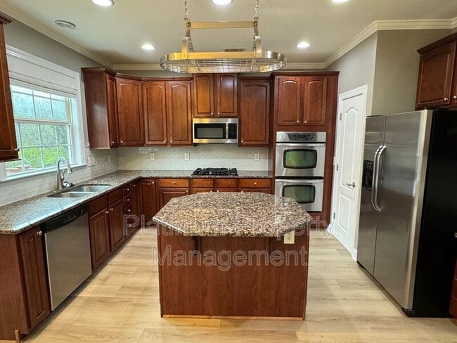 Building Photo - 917 Wallace Falls Dr